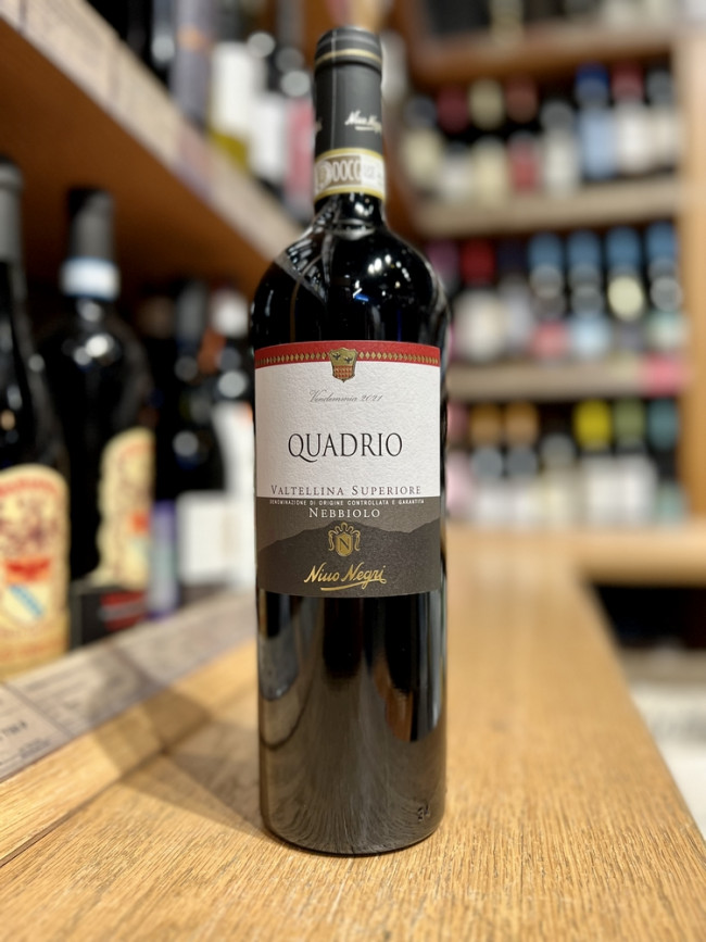 Вино "Нино Негри Куадрио Вальтеллина Супериоре" красное сухое Вино "Нино Негри Куадрио Вальтеллина Супериоре" красное сухое