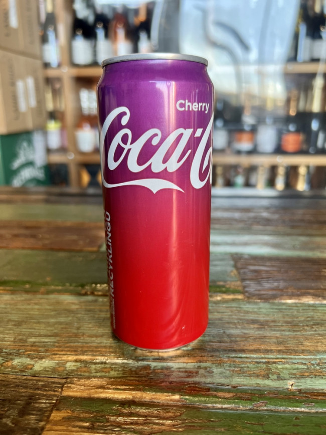 Напиток безалкогольный сильногазированный "Coca-Cola Cherry" ("Кока-Кола Черри") 330 мл