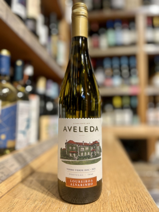 Вино "Авеледа Лувейро энд Альбариньо" белое сухое Вино "Авеледа Лувейро энд Альбариньо" белое сухое