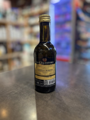"Ла Каччатора Кастелли Романи Бьянко" Вино ординарное сухое белое ДОК регион Лацио , год урожая 2023 "Ла Каччатора Кастелли Романи Бьянко" Вино ординарное сухое белое ДОК регион Лацио , год урожая 2023