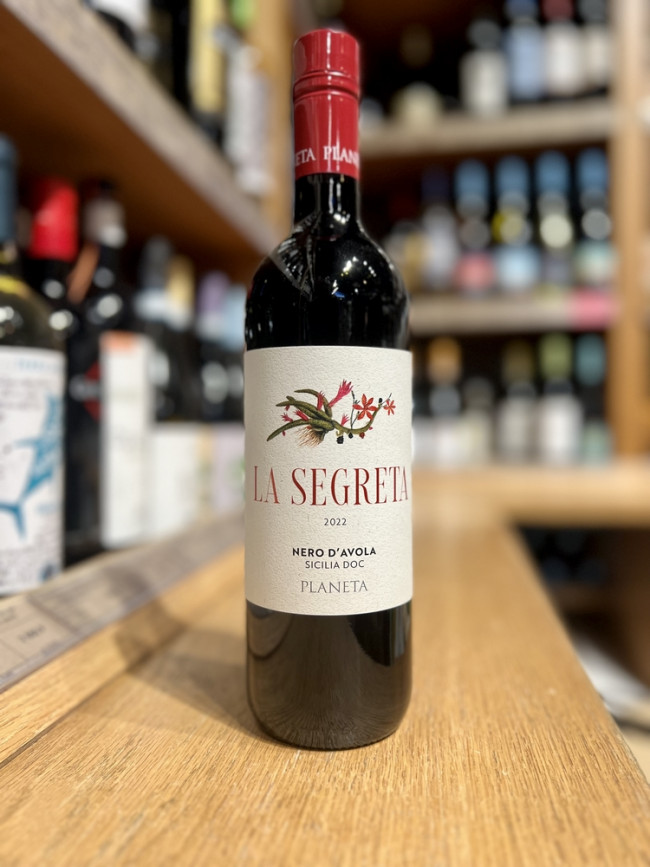 Вино выдержанное сортовое сухое красное регион Сицилия, категория ДОК "ПЛАНЕТА ЛЯ СЕГРЕТА НЕРО Д АВОЛА"