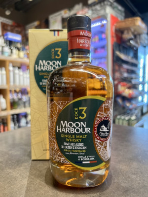 Виски французский односолодовый "Мун Харбор Док 3 Сингл Молт Шато Пипо"