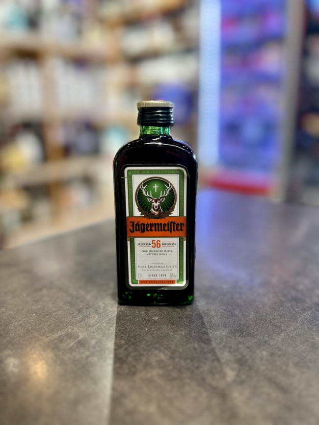 ЯГЕРМАЙСТЕР 100 ml Ликер десертный ЯГЕРМАЙСТЕР 100 ml Ликер десертный