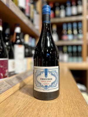 Вино столовое "Андивайдид Пино Нуар" красное полусухое