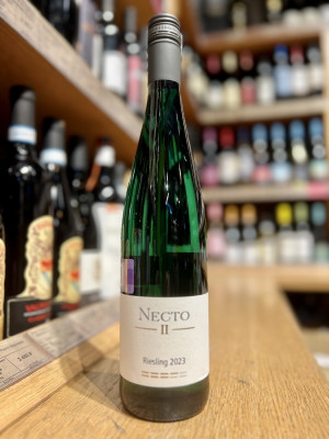 Вино сортовое выдержанное полусладкое белое Рислинг Некто 2 Мозель
