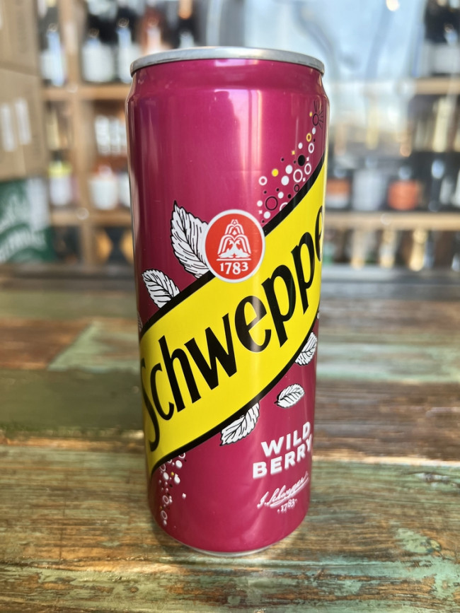 Напиток безалкогольный газированный Швепс Вайлд Берри (Schweppes Wild Berry), металлическая банка, ё
