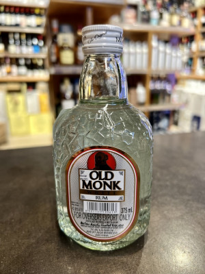 Ром невыдержанный белый «ОЛД МОНК»