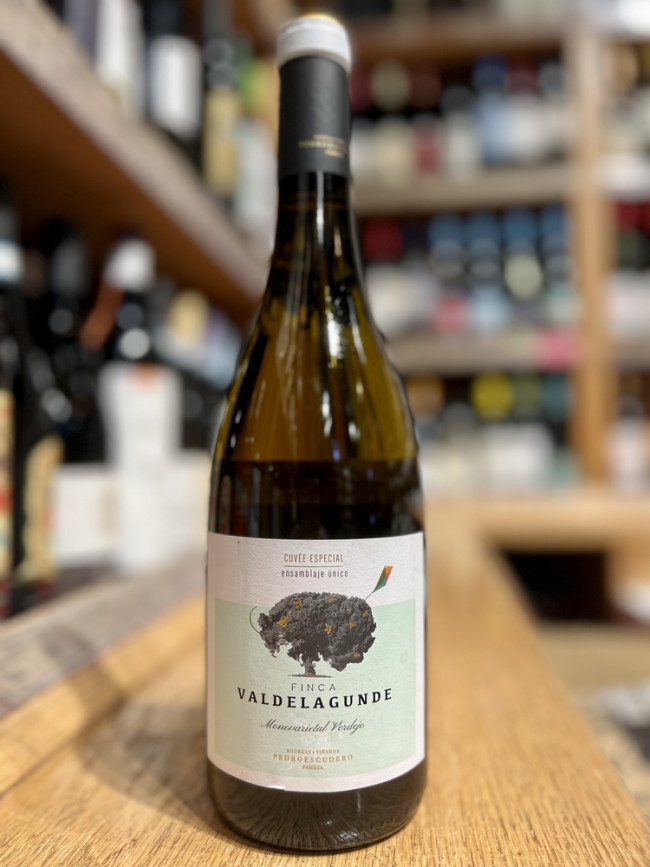 Вино "Финка Вальделагунде Кюве Эспесиал Вердехо" белое полусухое