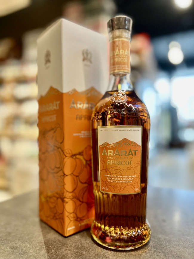 "АРАРАТ СО ВКУСОМ АБРИКОСА" Прочий напиток спиртной - Спиртной напиток на основе армянского коньяка