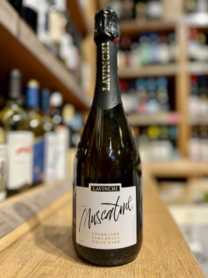 Игристое вино полусладкое белое "МУСКАТНОЕ"