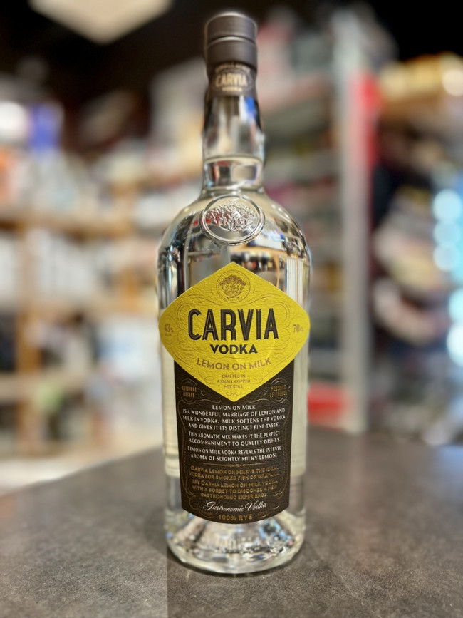 Водка "Карвиа Лемон он Милк"