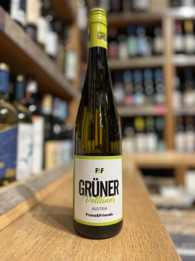 Вино сортовое ординарное сухое белое «Грюнер Вельтлинер Франц Энд Френдс»