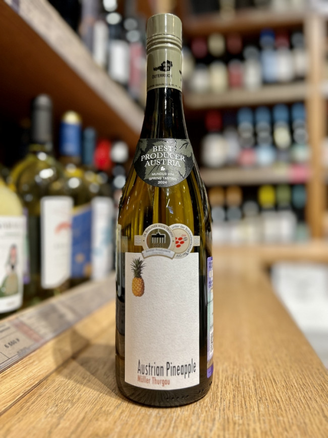 "Австрийский Ананас"Вино сортовое сухое белое Квалитетсвайн регион Нижняя Австрия "Австрийский Ананас"Вино сортовое сухое белое Квалитетсвайн регион Нижняя Австрия