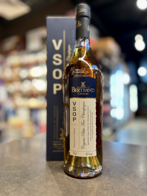 Коньяк Бертран Птит Фин Шампань В.С.О.П в подарочной упаковке