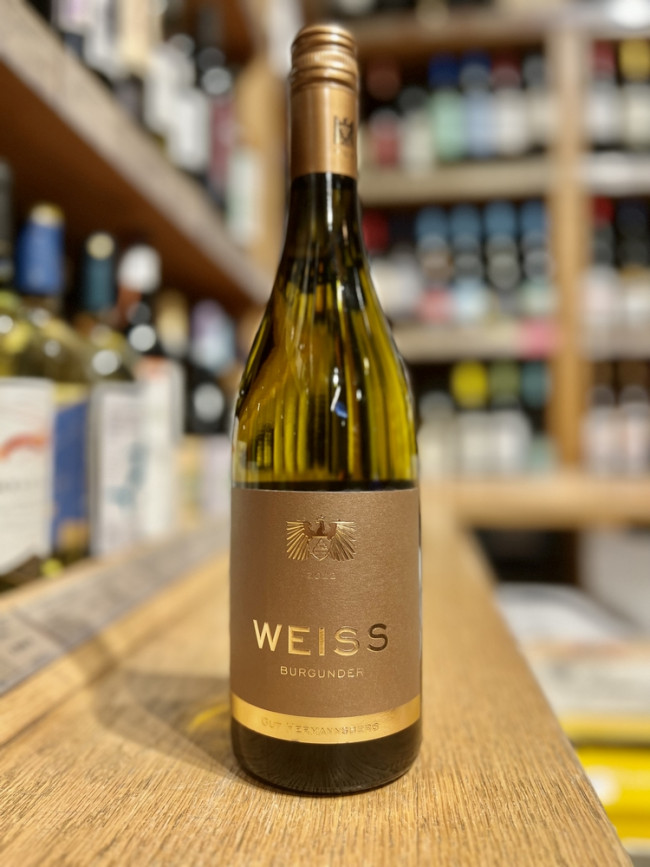 Гутсвайн "ВАЙС Вайссер Бургундер трокен" Вино сортовое ординарное полусухое белое регион Наэ, Квалитетсвайн (КбА) ВДП. Гутсвайн "ВАЙС Вайссер Бургундер трокен" Вино сортовое ординарное полусухое белое регион Наэ, Квалитетсвайн (КбА) ВДП.