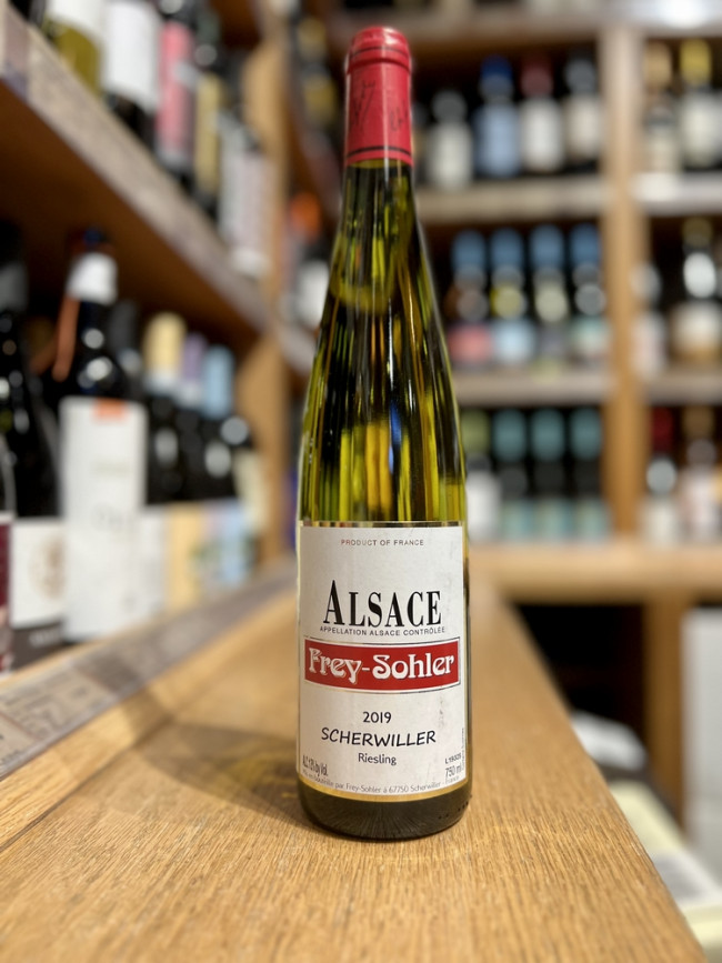 Вино сортовое выдержанное сухое белое «Рислинг Эльзас Шервилле Фрей-Золер» Вино сортовое выдержанное сухое белое «Рислинг Эльзас Шервилле Фрей-Золер»