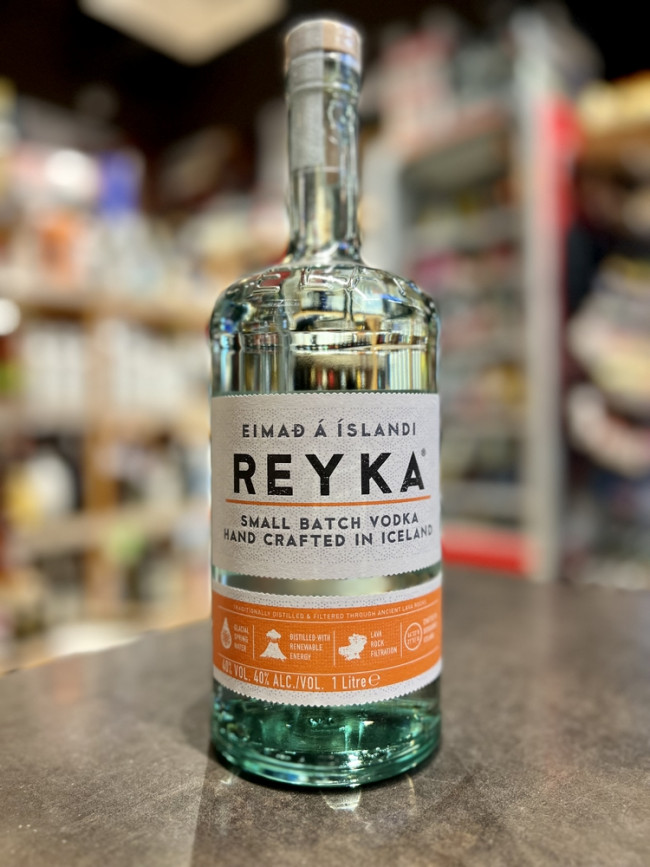 Водка "Рейка Смол Батч Водка"