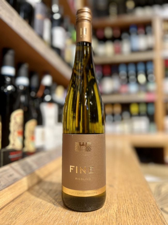 Вино сортовое ординарное полусухое белое регион Наэ, Квалитетсвайн (КбА) ВДП. Гутсвайн "ФАЙН Рислинг файнхерб" Вино сортовое ординарное полусухое белое регион Наэ, Квалитетсвайн (КбА) ВДП. Гутсвайн "ФАЙН Рислинг файнхерб"