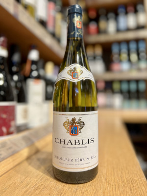 Вино сортовое белое сухое «ШАБЛИ»