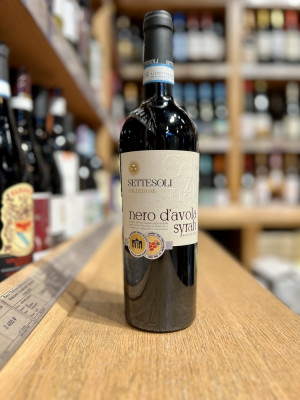 Вино с защищенным наименованием места происхождения региона Сицилия "Сеттесоли Коллеционе Неро д'Аво